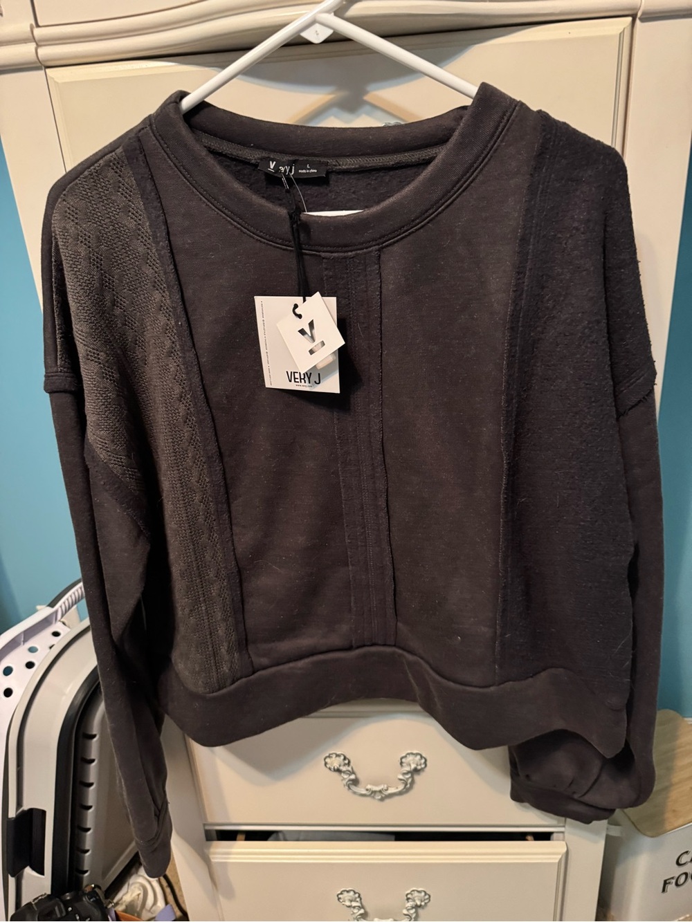 VEHY J Black Crewneck Sweatshirt